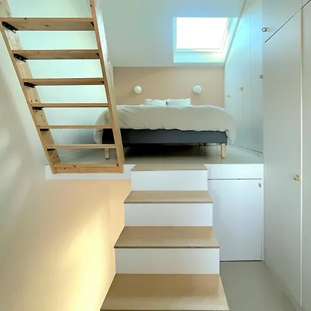 Апартаменти Architect's Duplex With Garden *